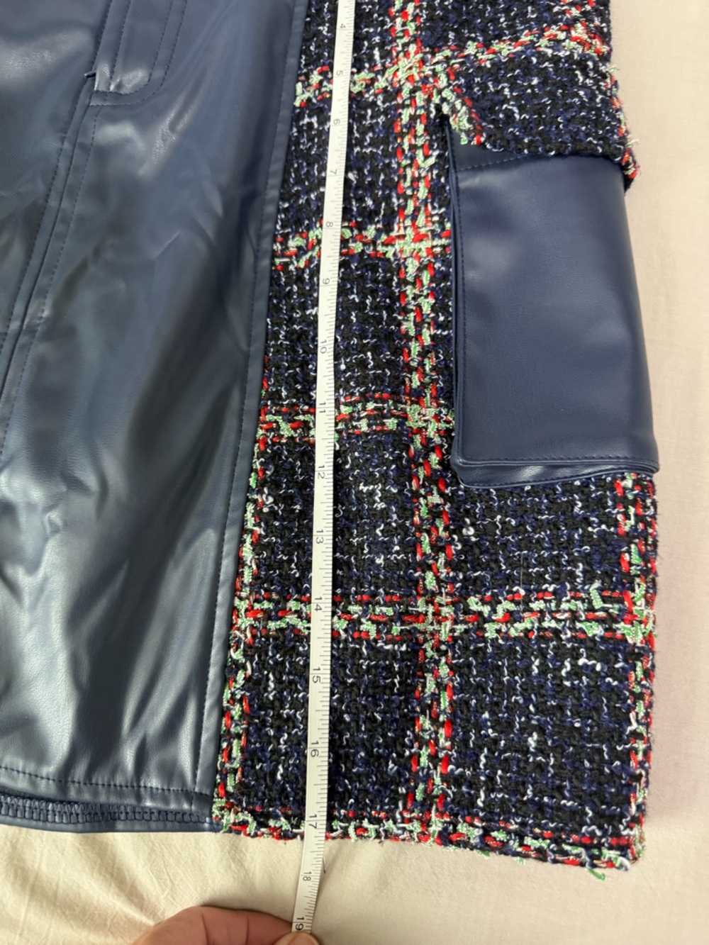 VOY Navy Plaid Mini skirt, Sz Large - Picture 9 of 9